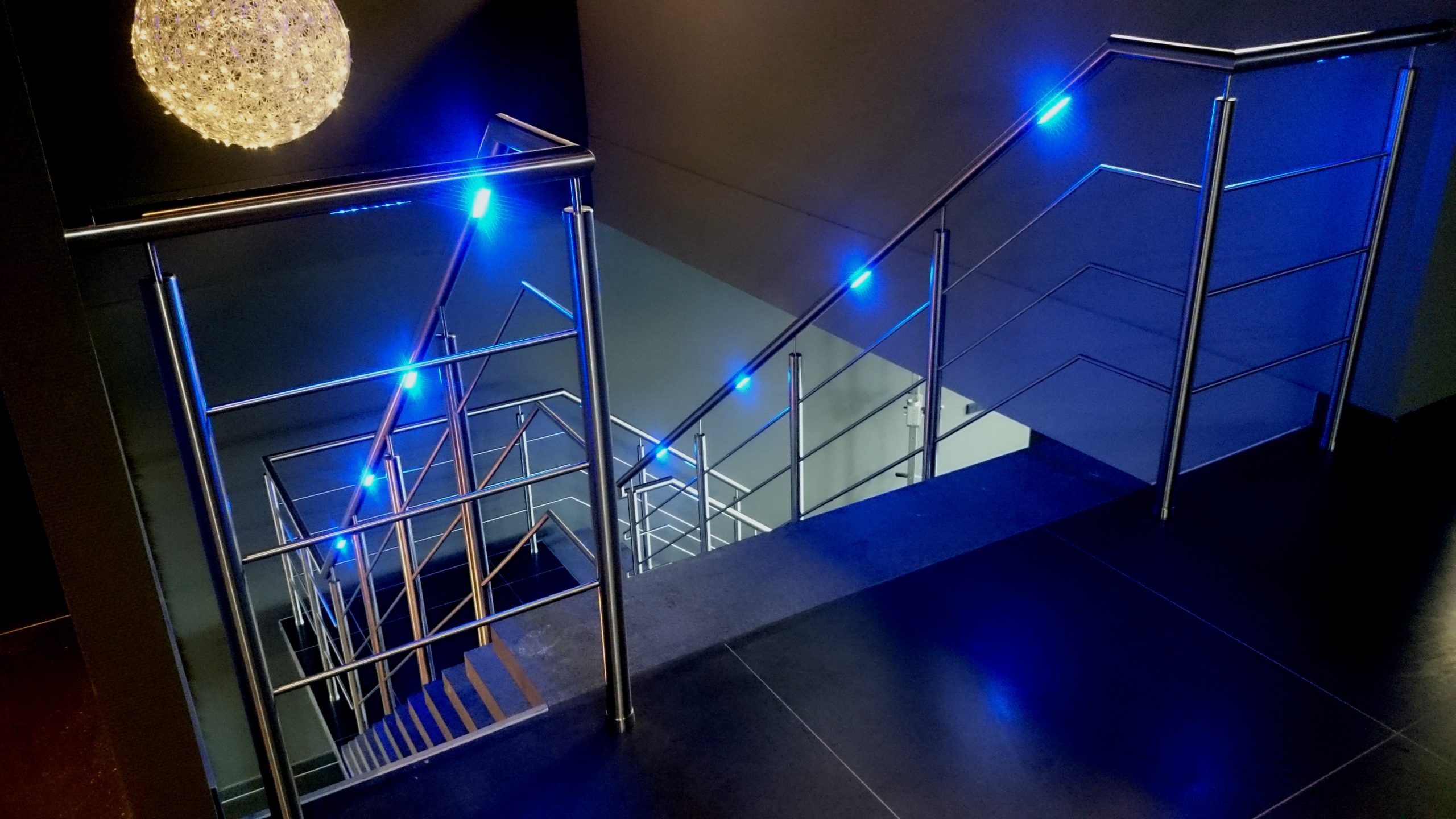 veel gestelde vragen over trapleuning met LED verlichting en RVS balustrades - Lumigrip