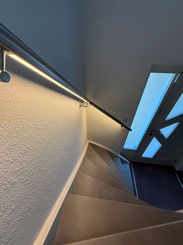 Trapleuning van RVS met doorlopende ledverlichting